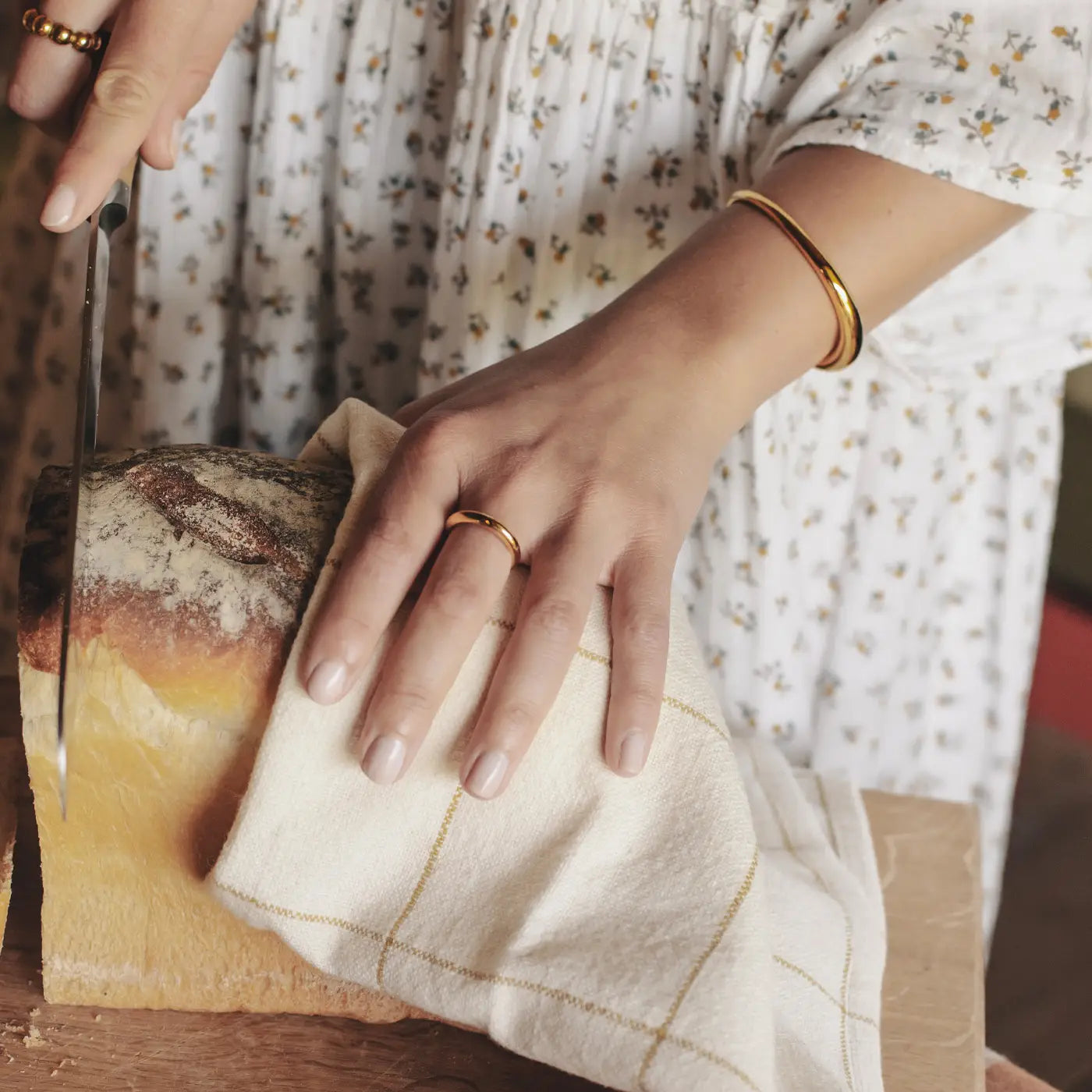 Bold fluid bangle