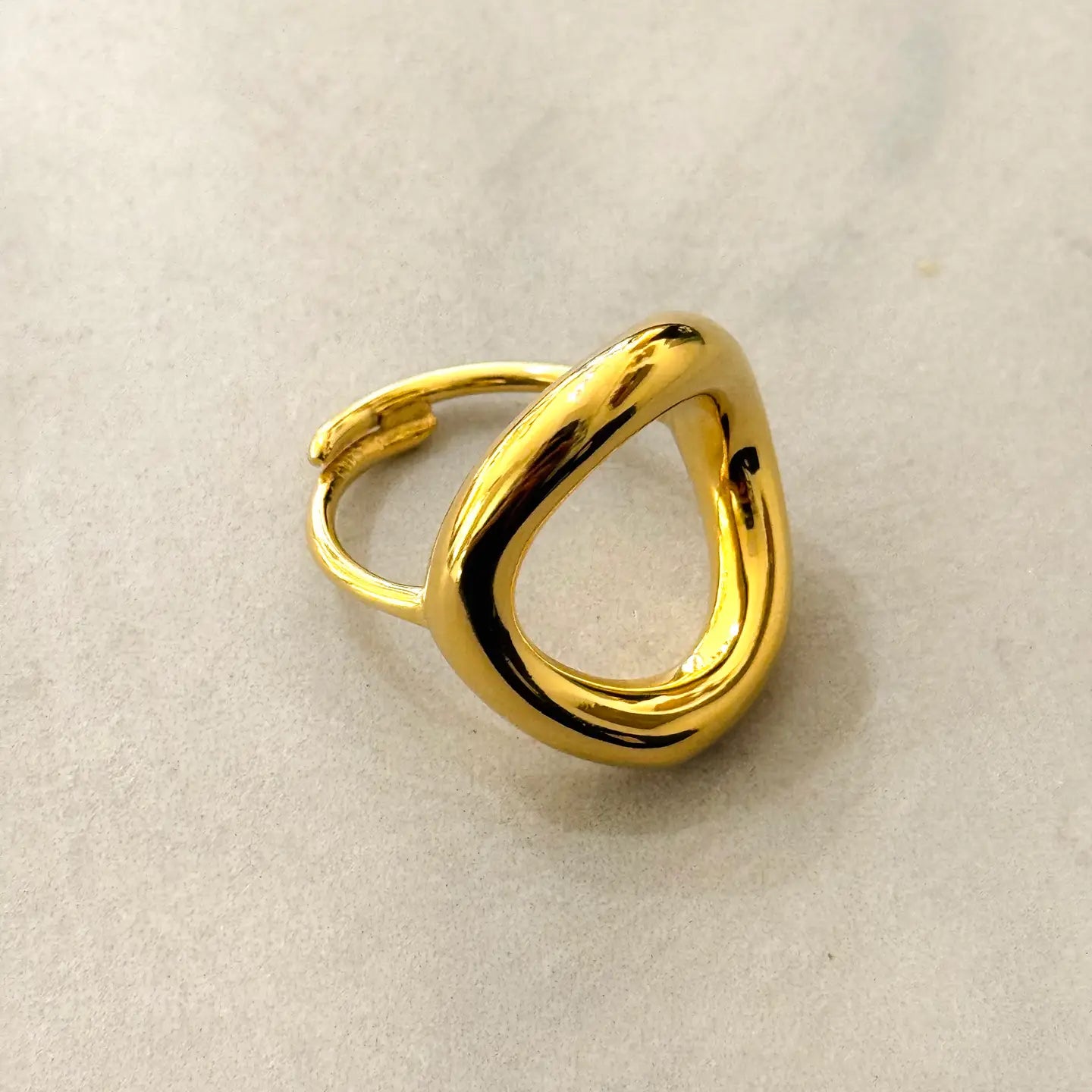 Chunky circle adjustable ring
