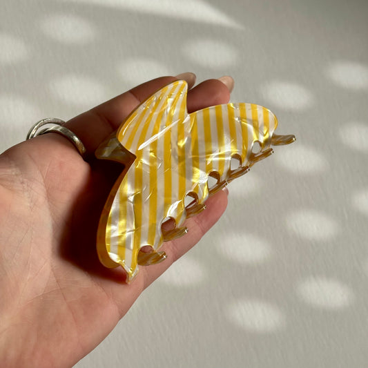 Diagonal stripe claw clip