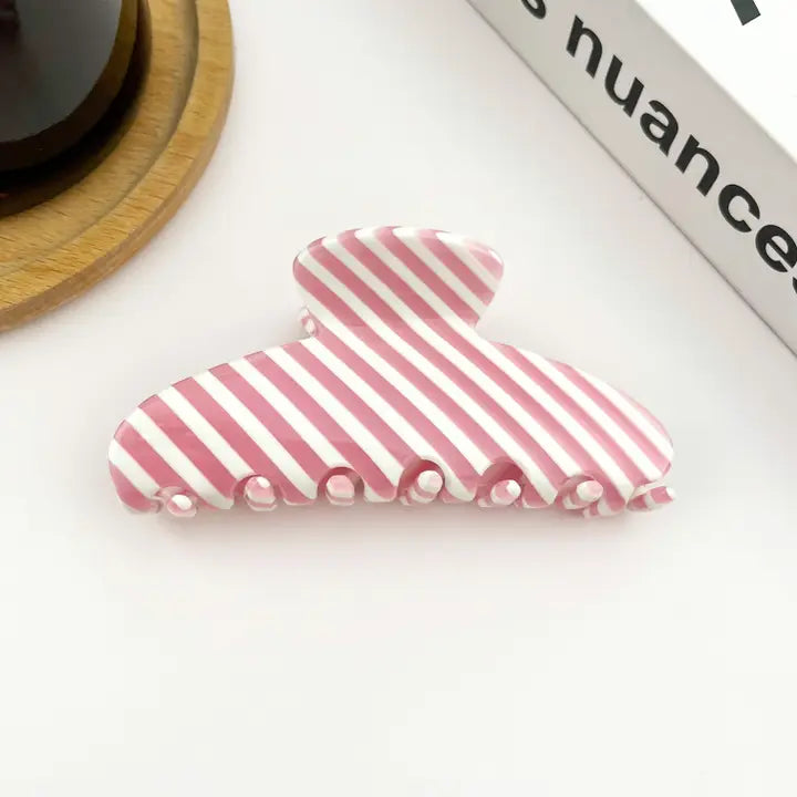 Diagonal stripe claw clip