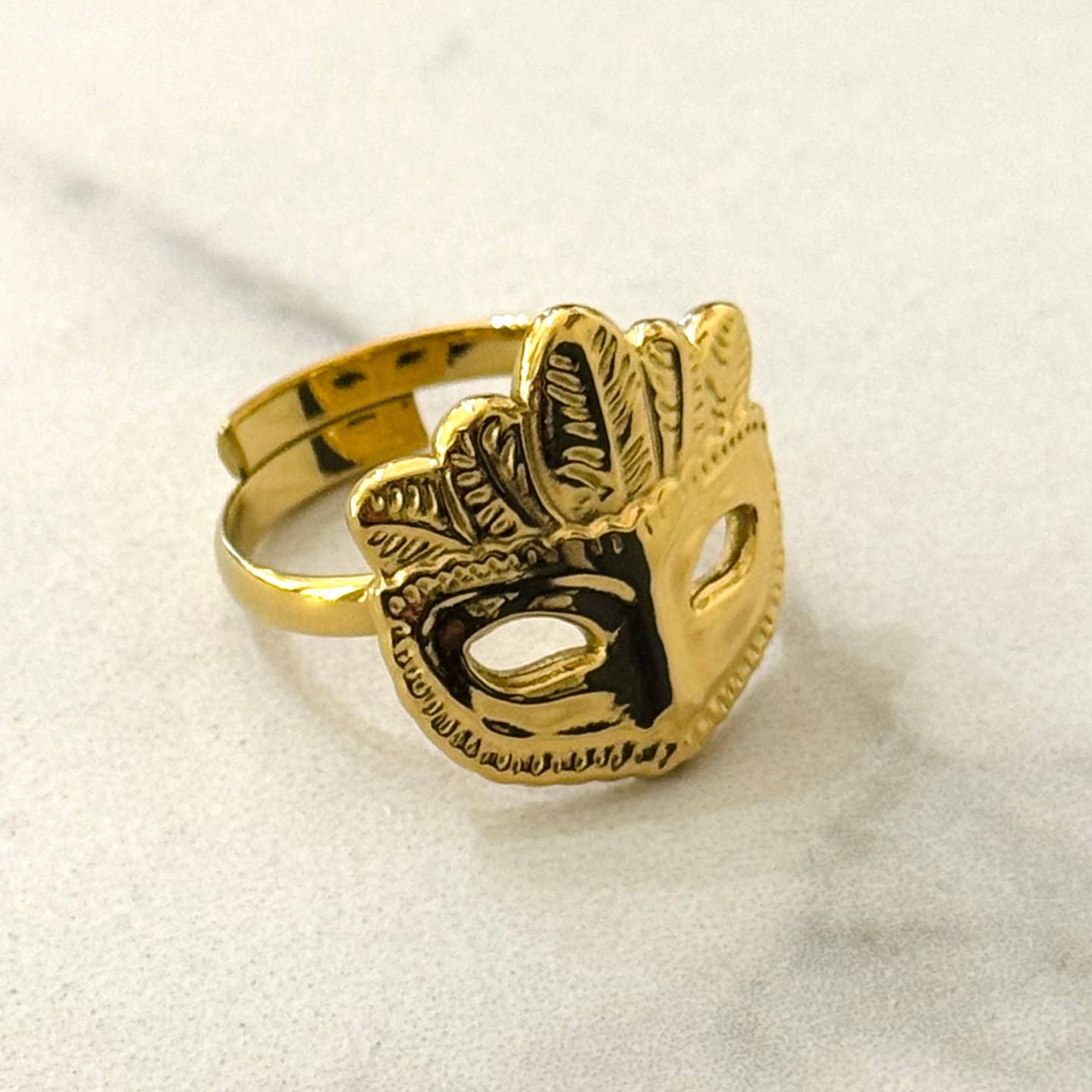 Adjustable mask ring