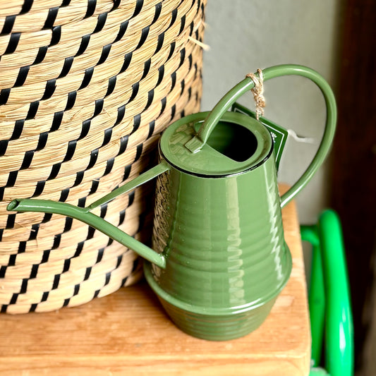 Ribbed metal watering can
