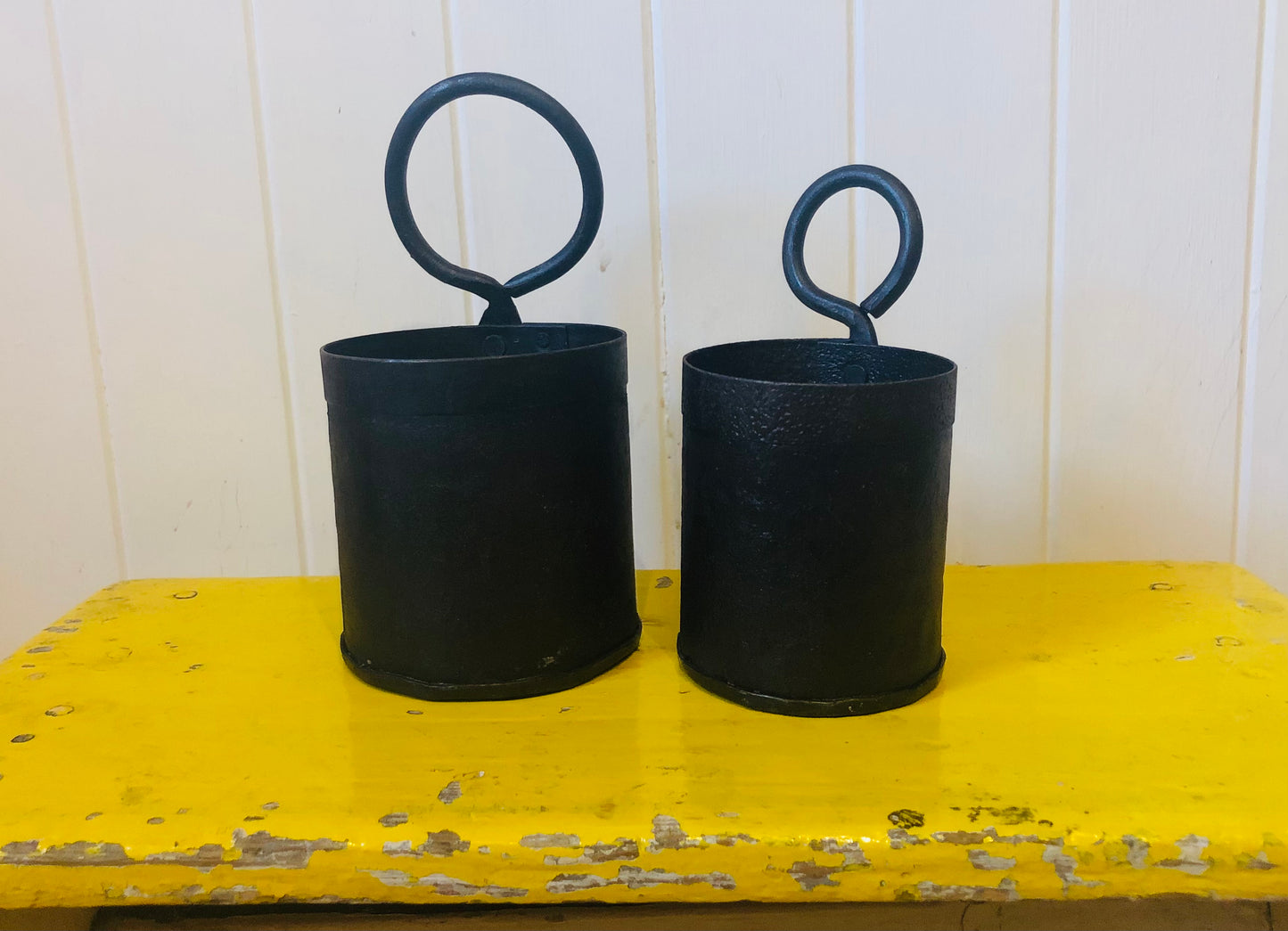 Iron hanging pot