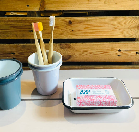 Enamel soap dish