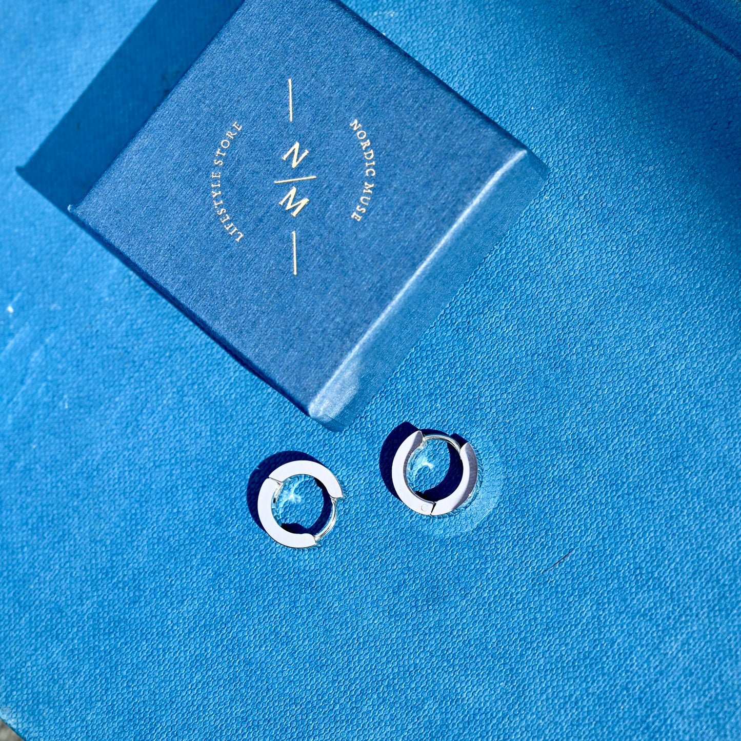 Flat huggie earrings