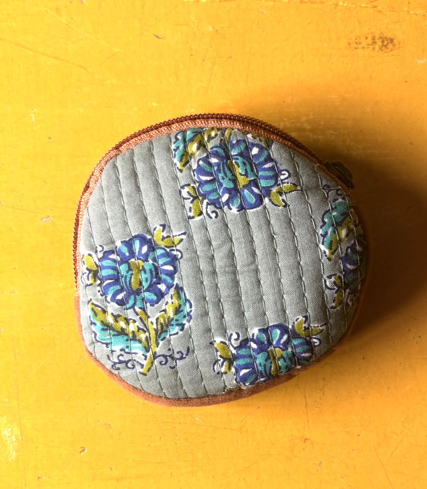 Round cotton purse