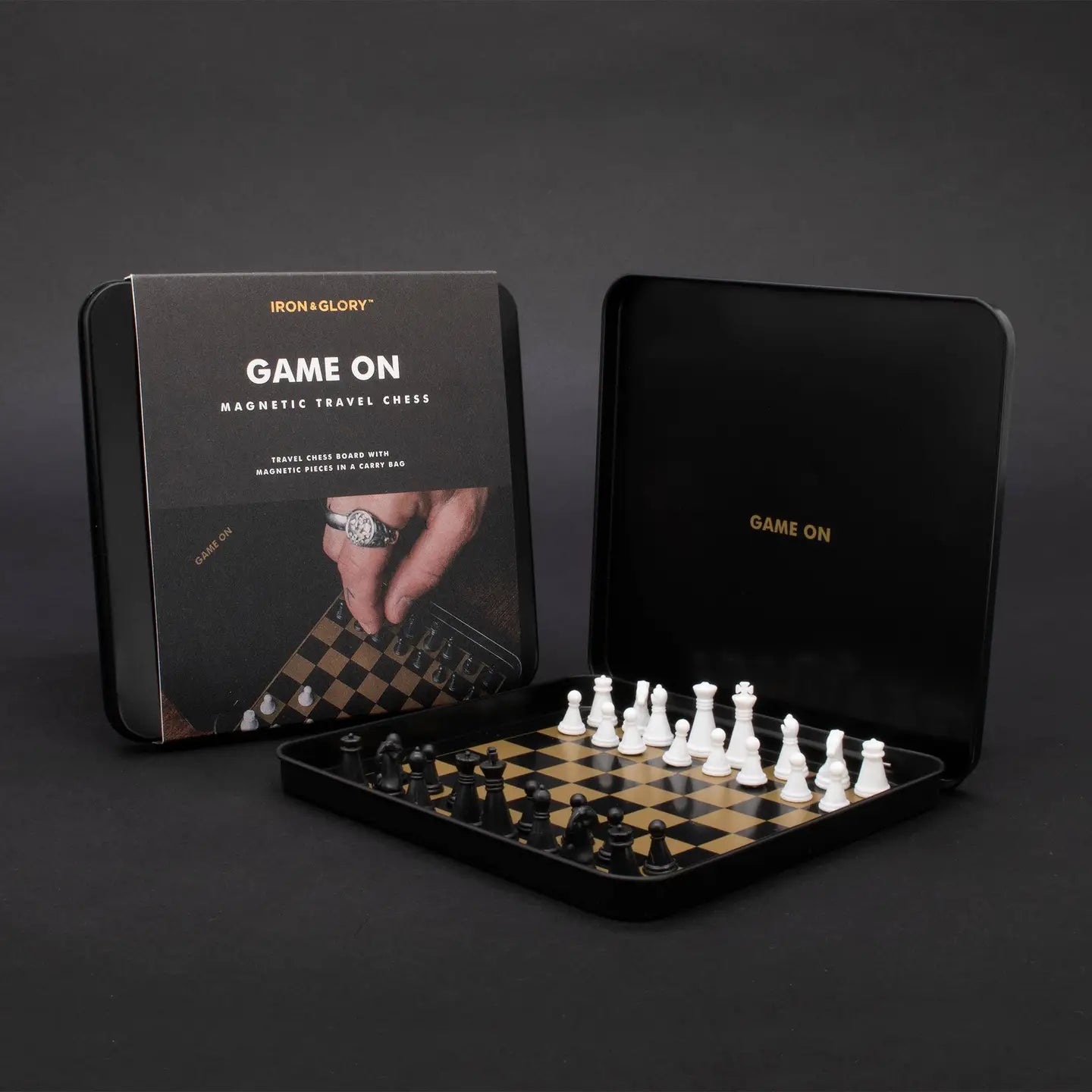 Magnetic travel chess set