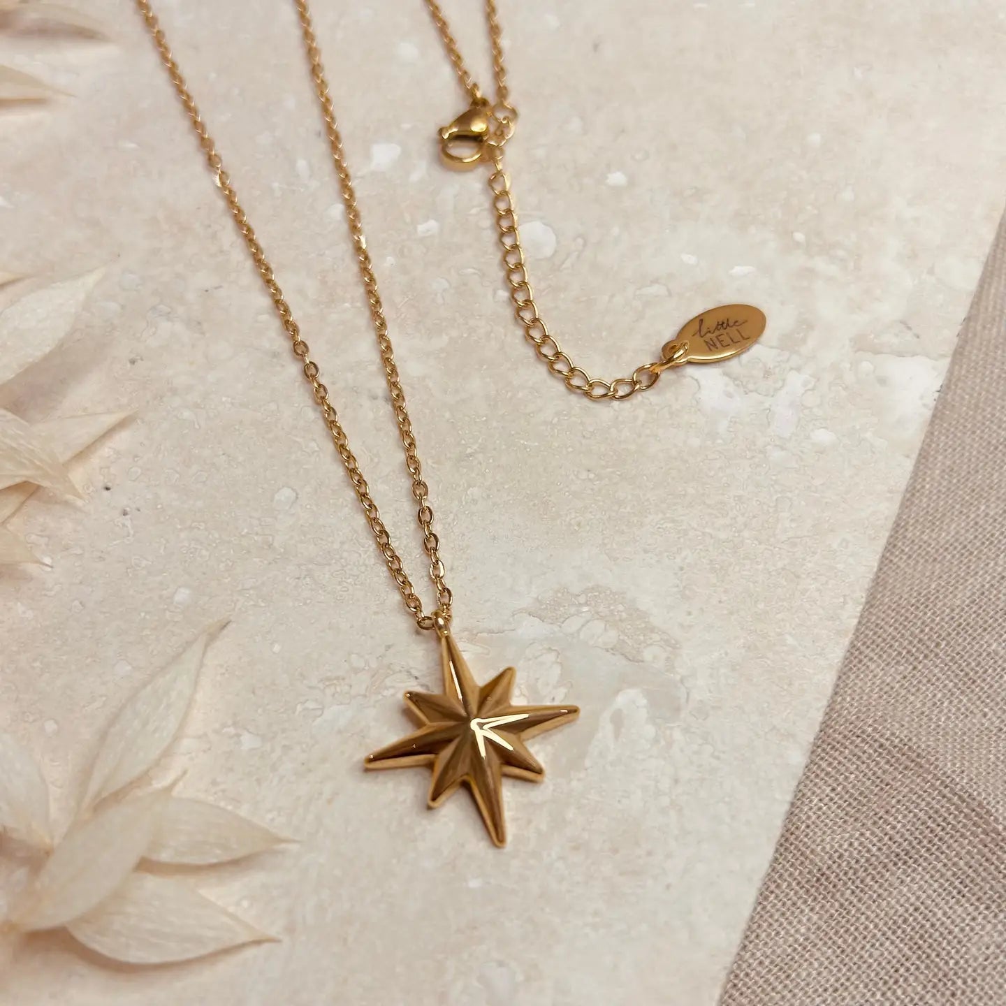 Gold star pendant necklace