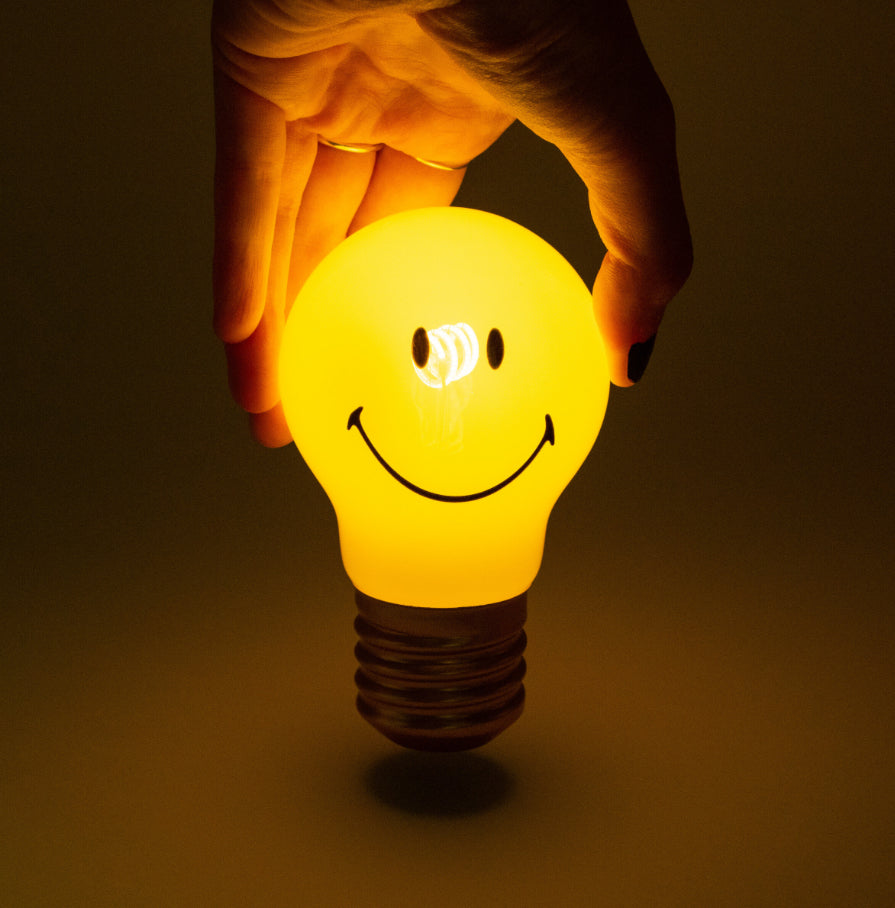 Cordless smiley lightbulb