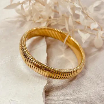 Gold stretchy bracelet