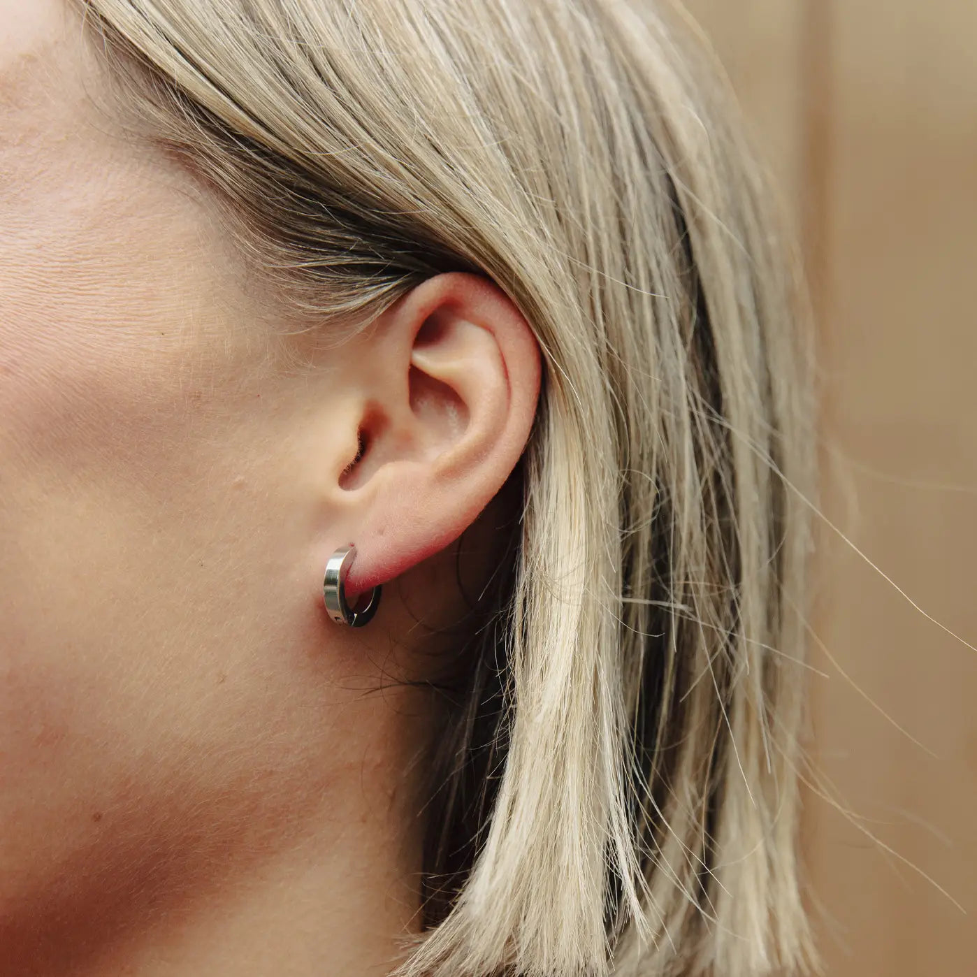 Flat huggie earrings