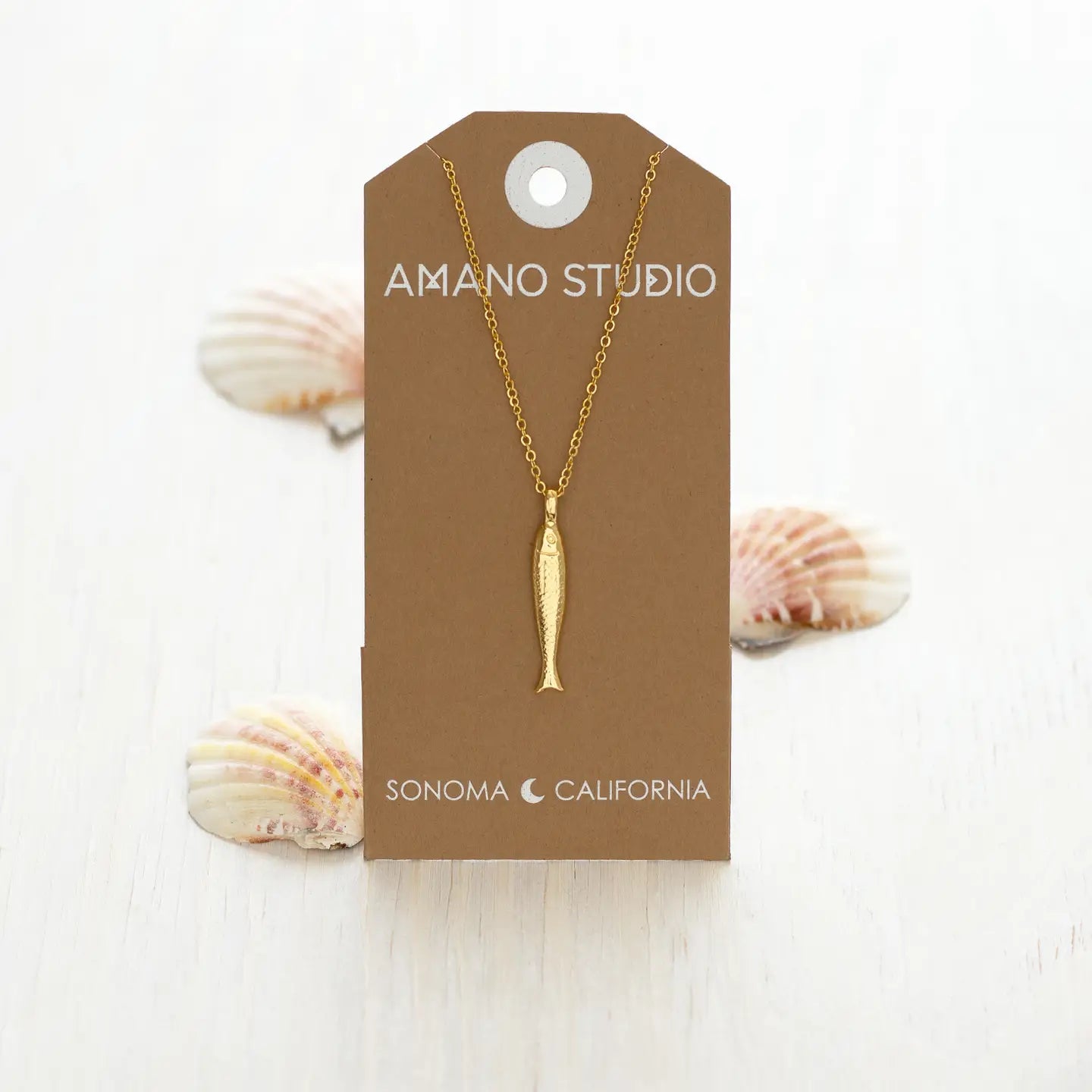 Fish pendant necklace