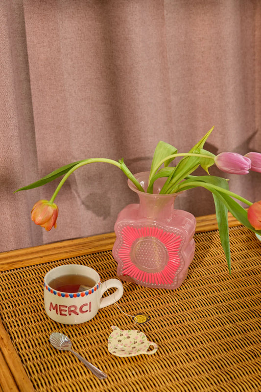 Glass vase with flower design - pink