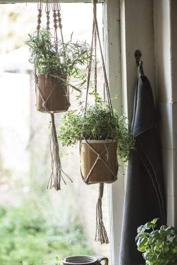 Jute macrame pot hanger