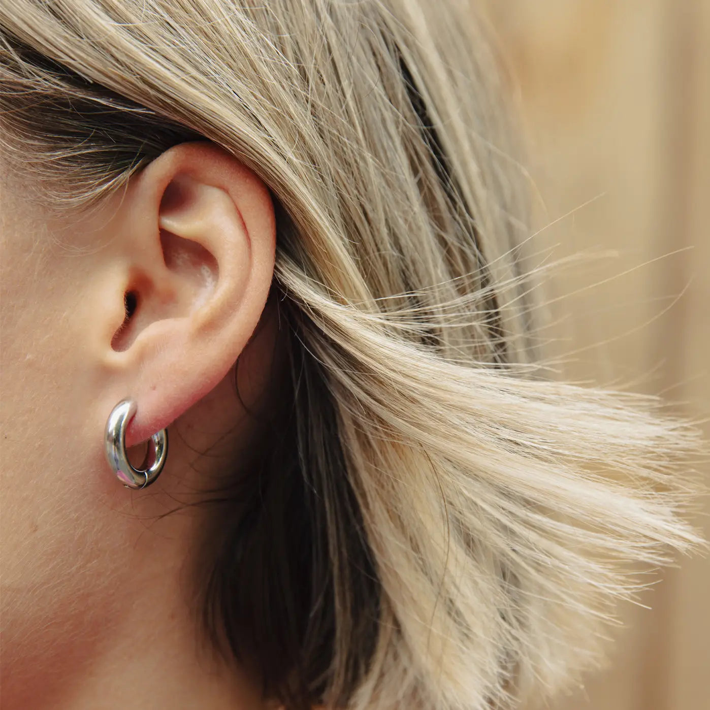 Leverback hoop earrings - medium