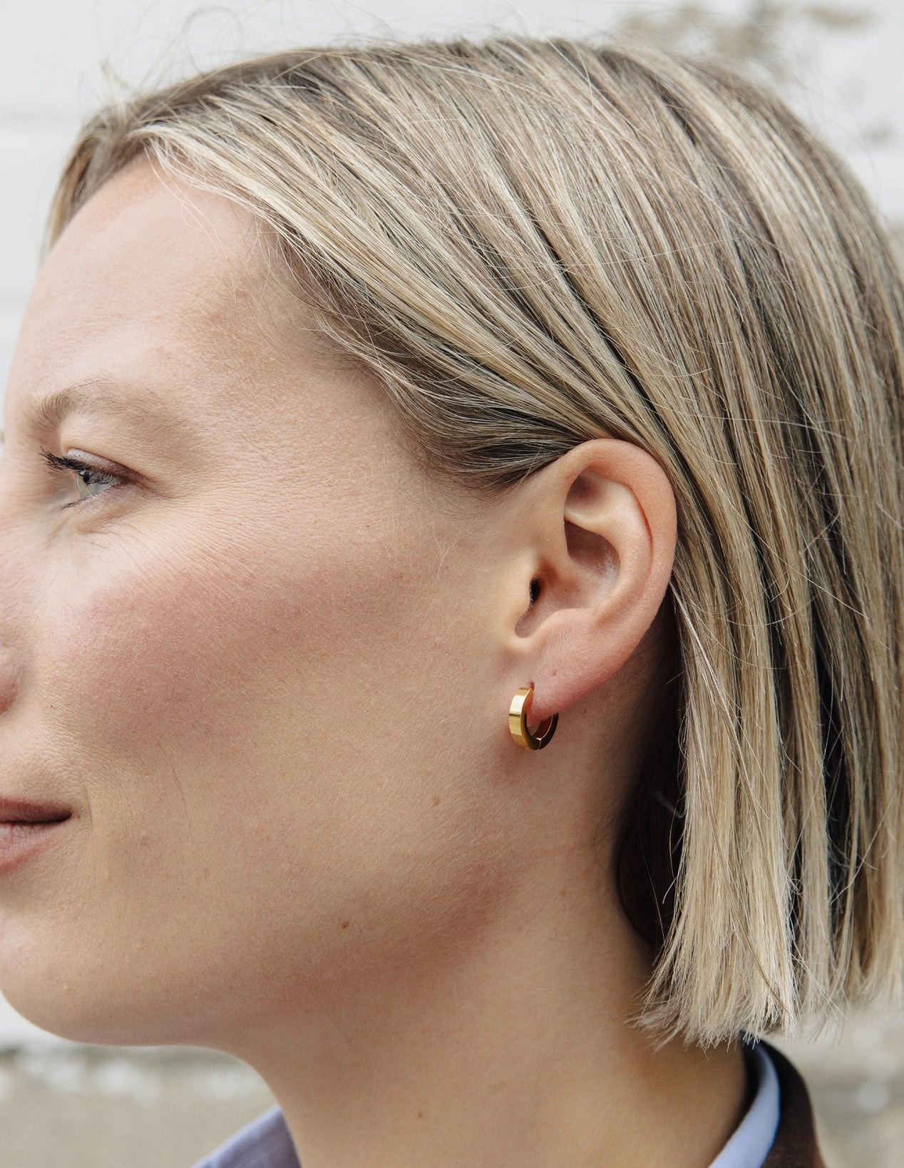 Flat huggie earrings