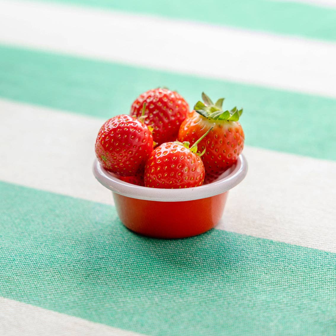 Enamel heart dipping bowl