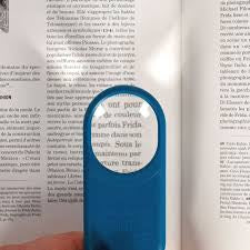 Legami magnifying glass with light