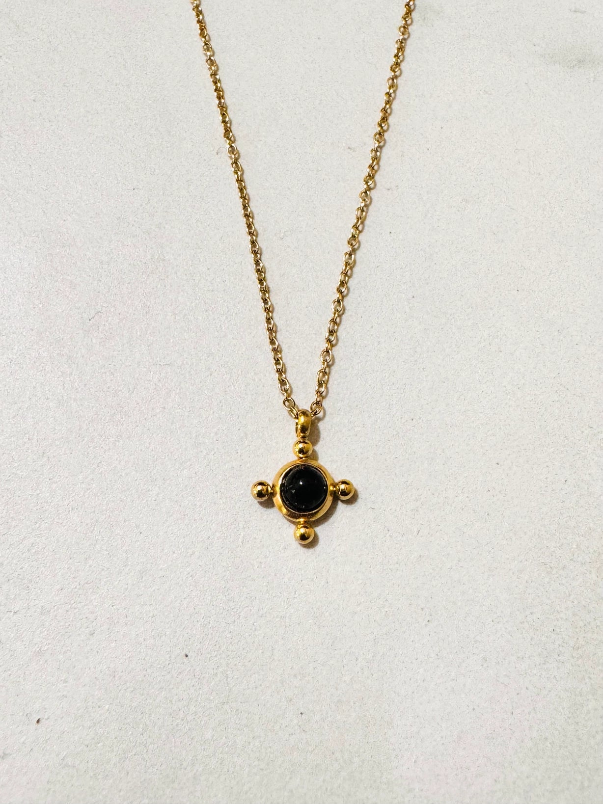 Mini stone pendant necklace