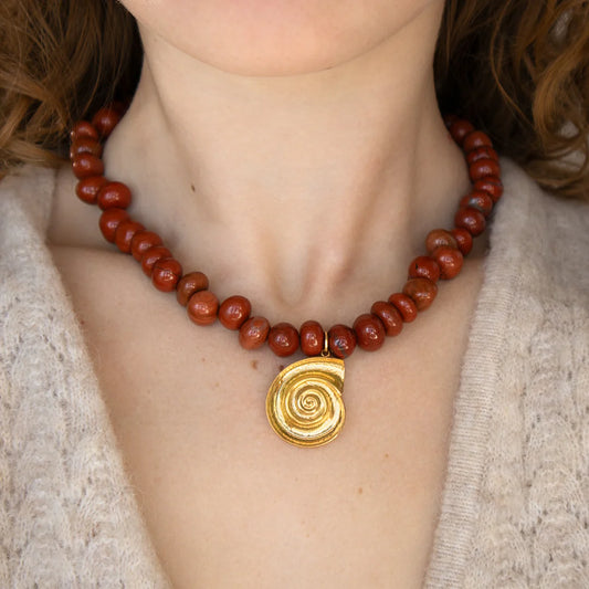 Chestnut pebble bead and gold shell necklace