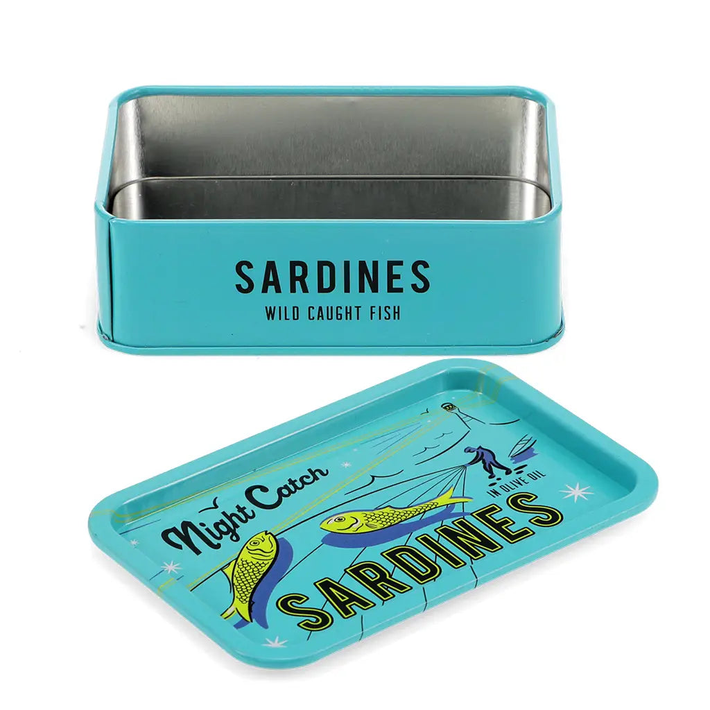Small tin with lid