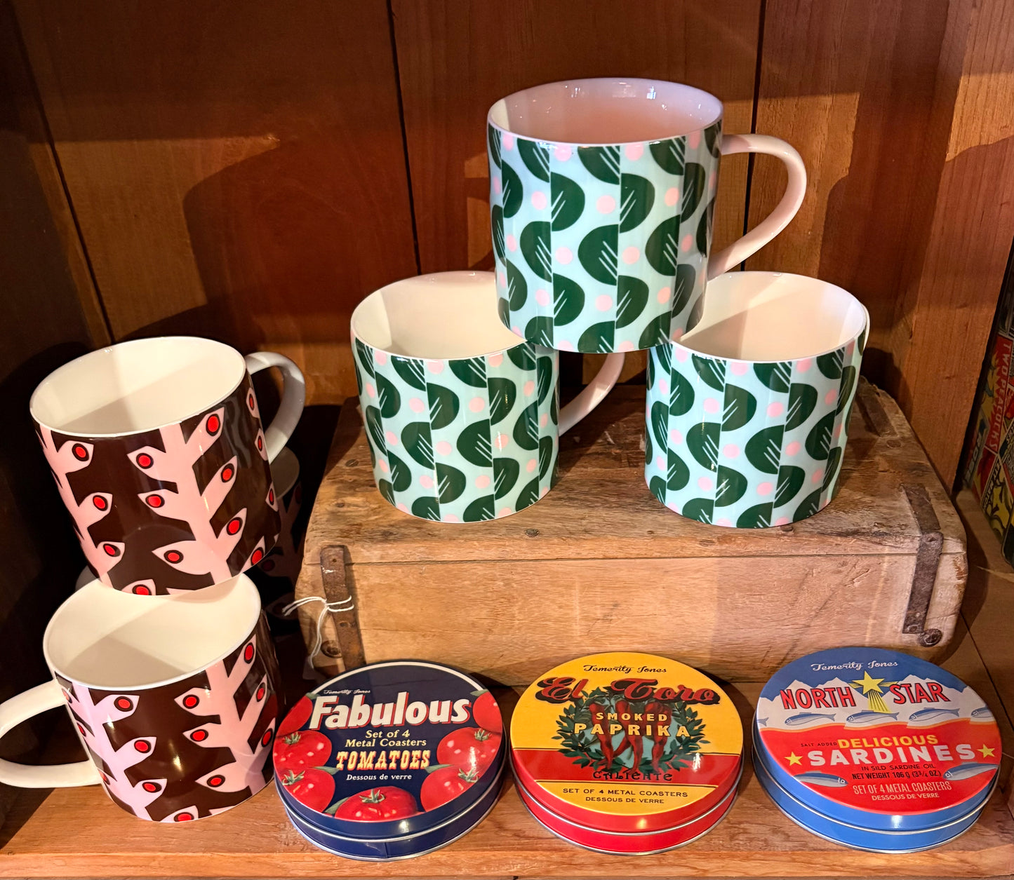 Metal tin with 4 round coasters