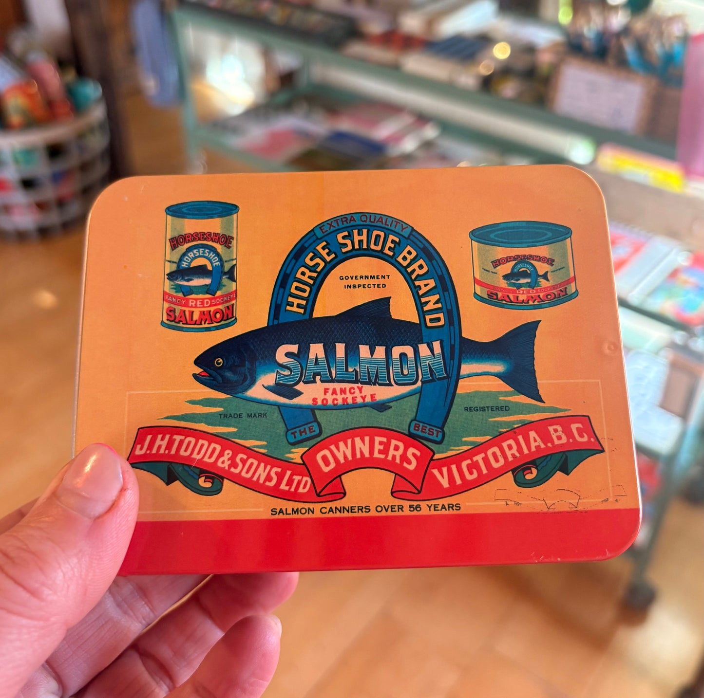 Fish metal tin push pull lid