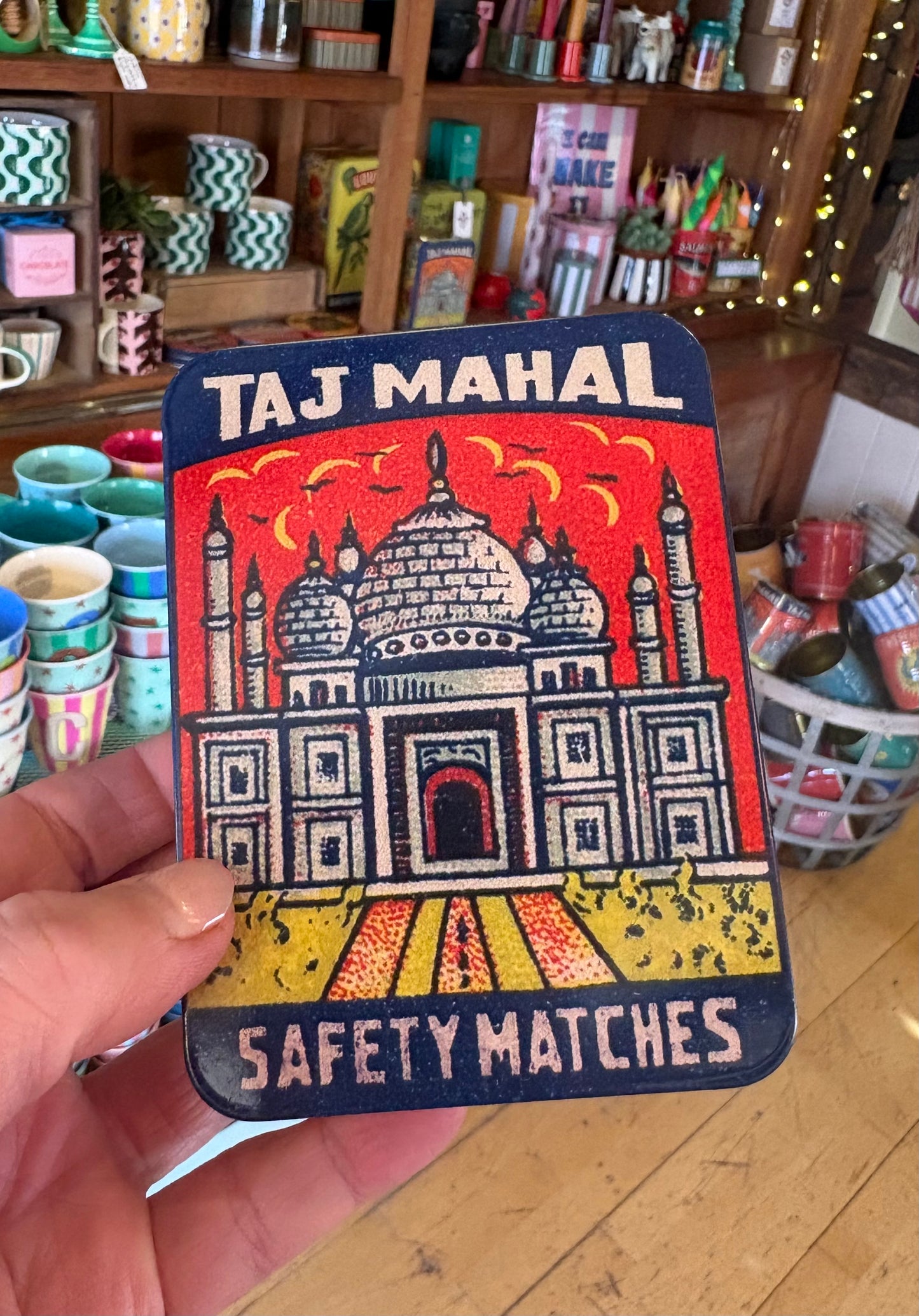 Indian metal tin push pull lid