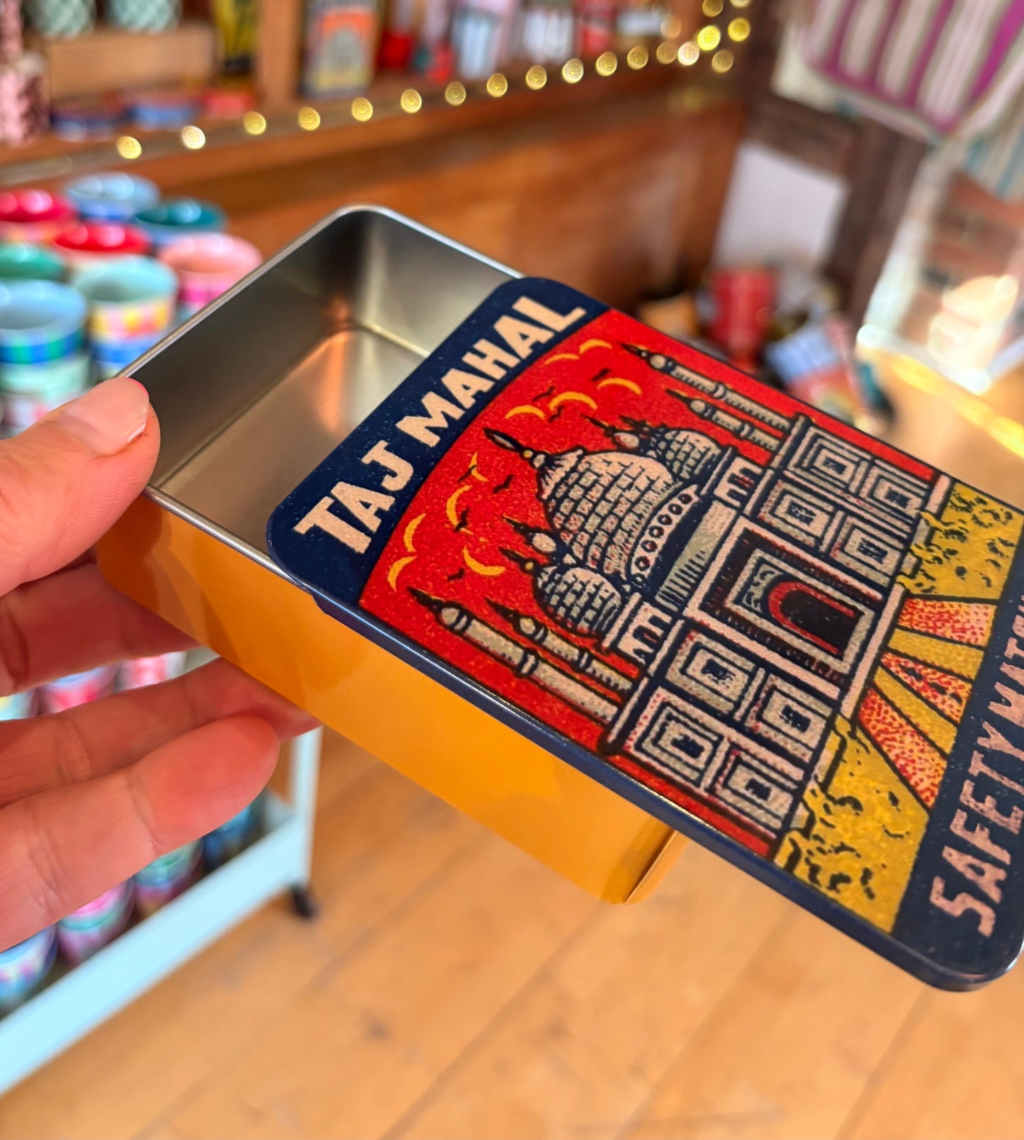 Indian metal tin push pull lid