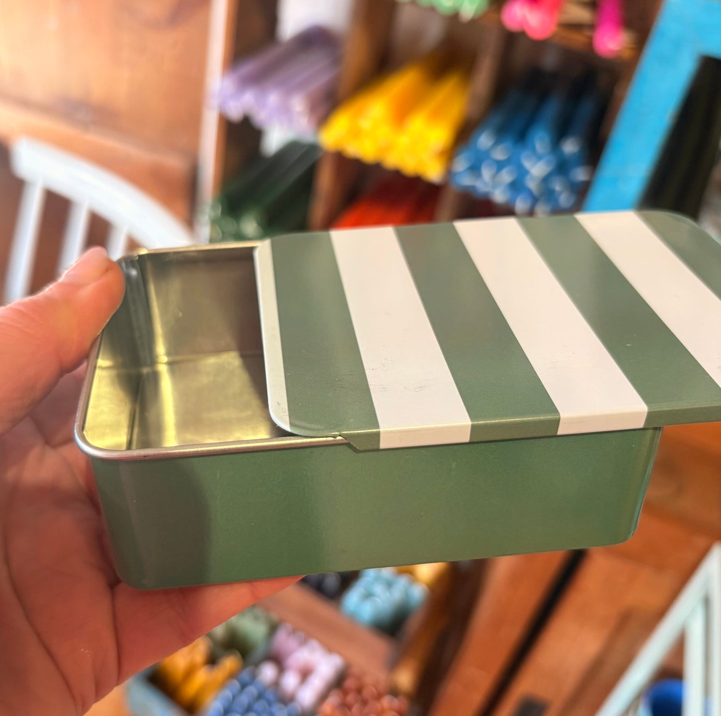 Stripy tin push pull lid