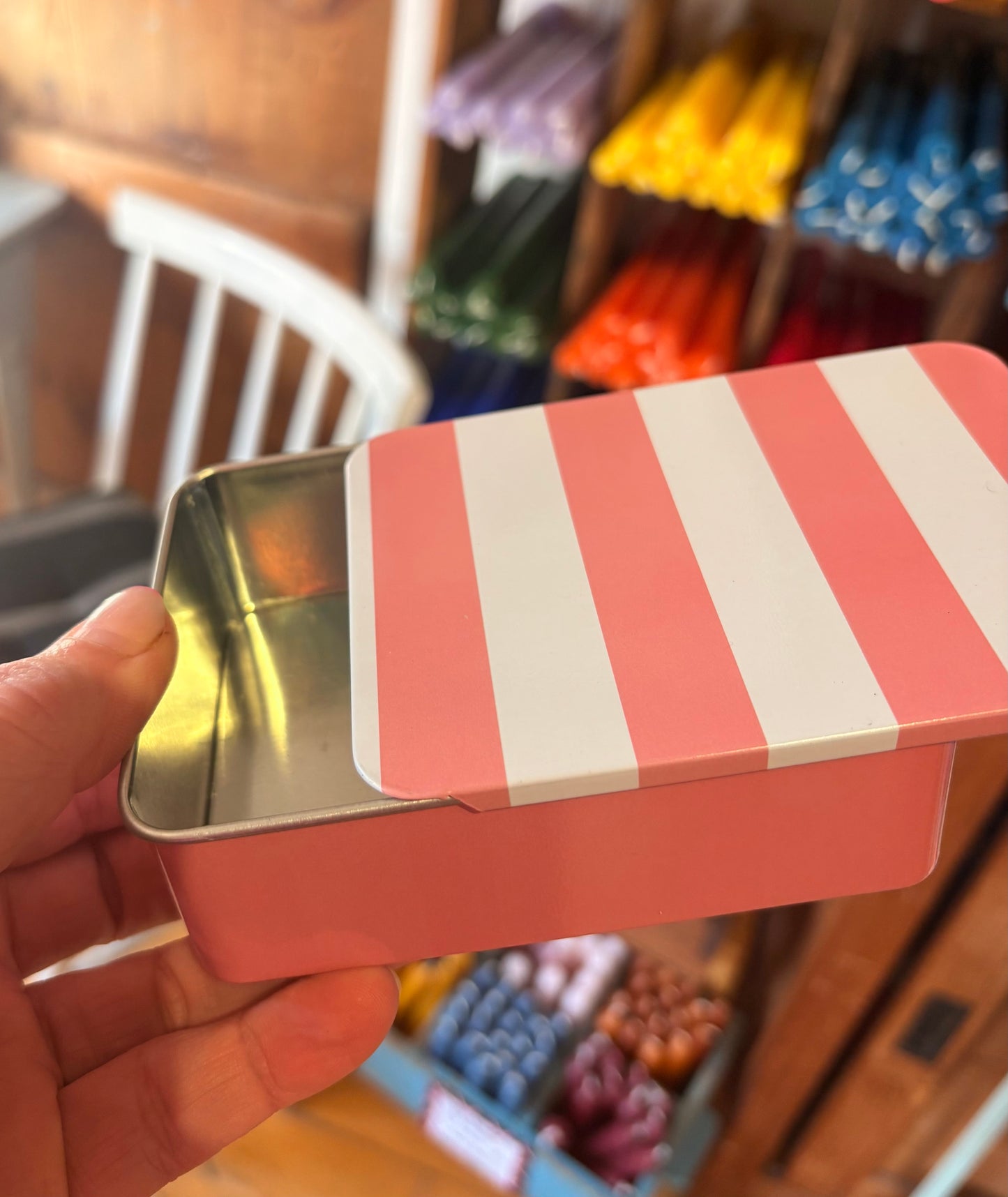 Stripy tin push pull lid