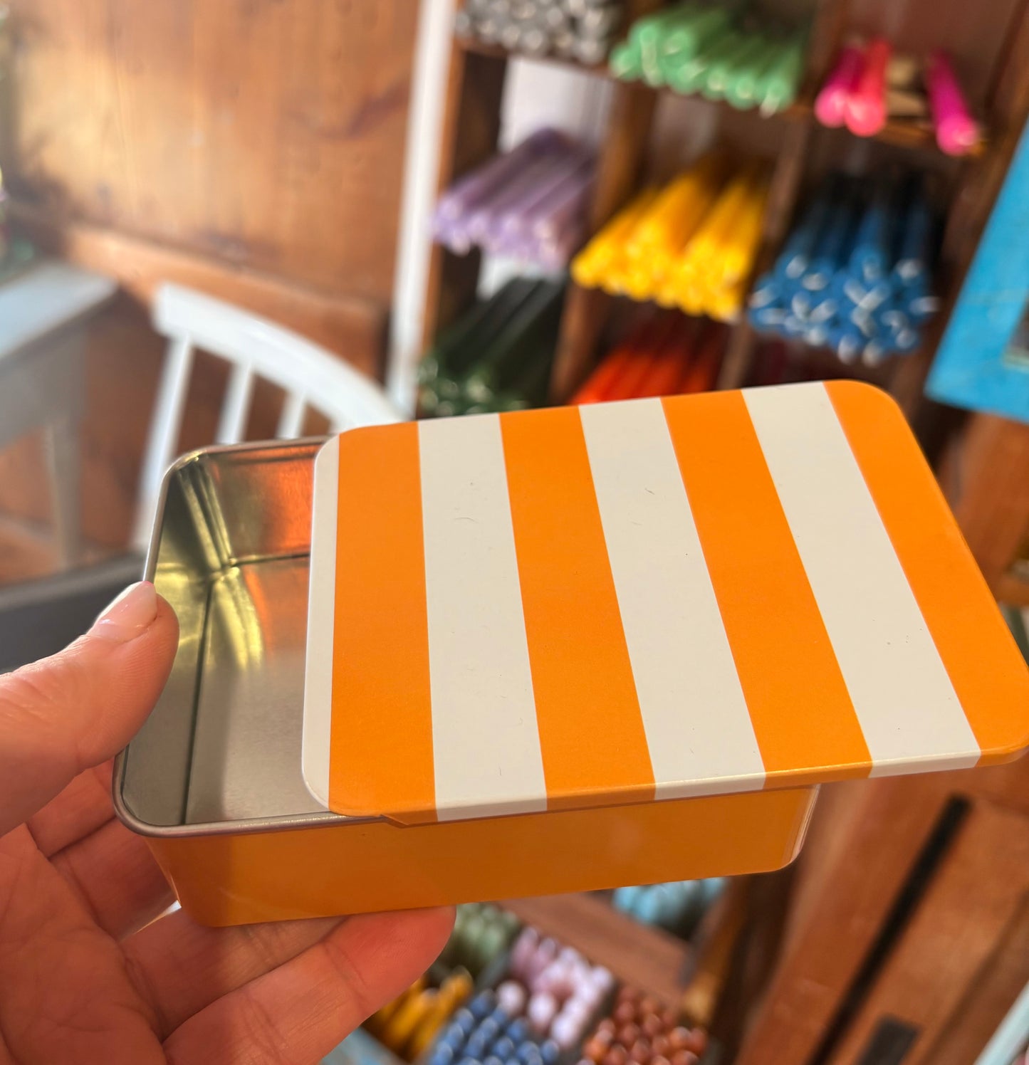 Stripy tin push pull lid