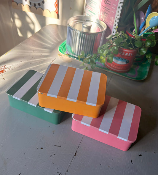 Stripy tin push pull lid