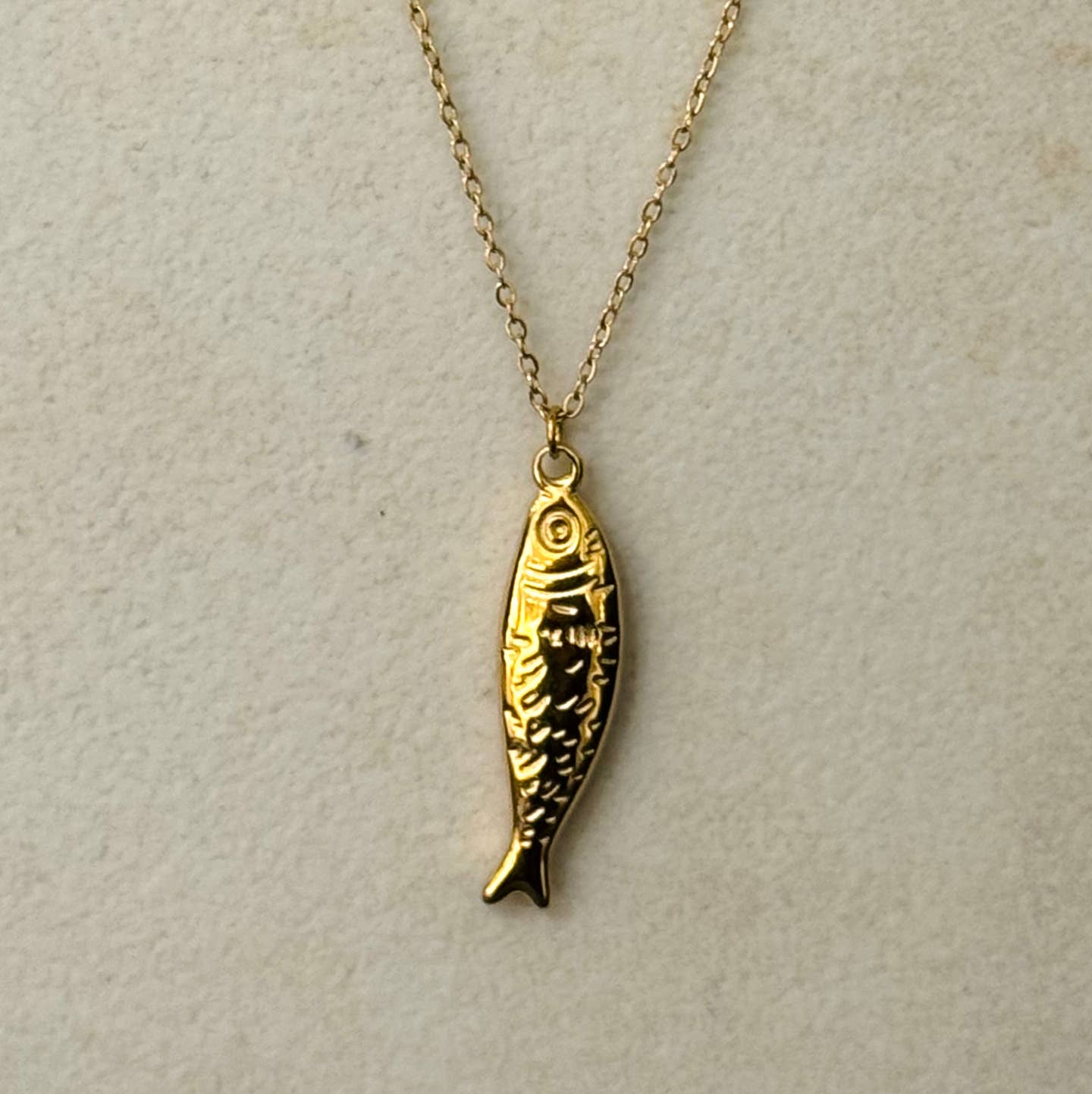 Fish pendant necklace