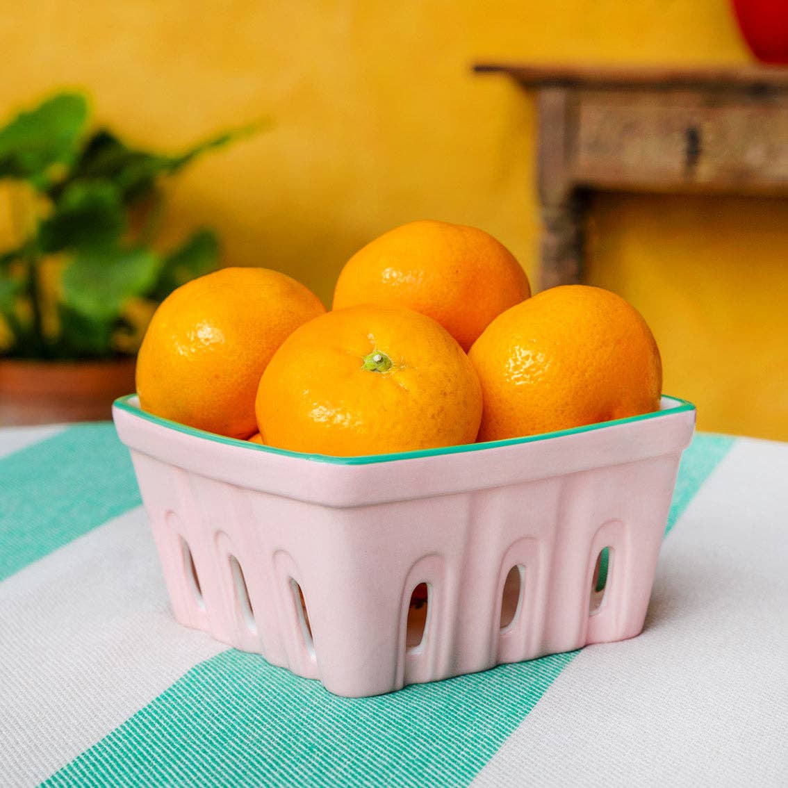 Ceramic fruit punnet
