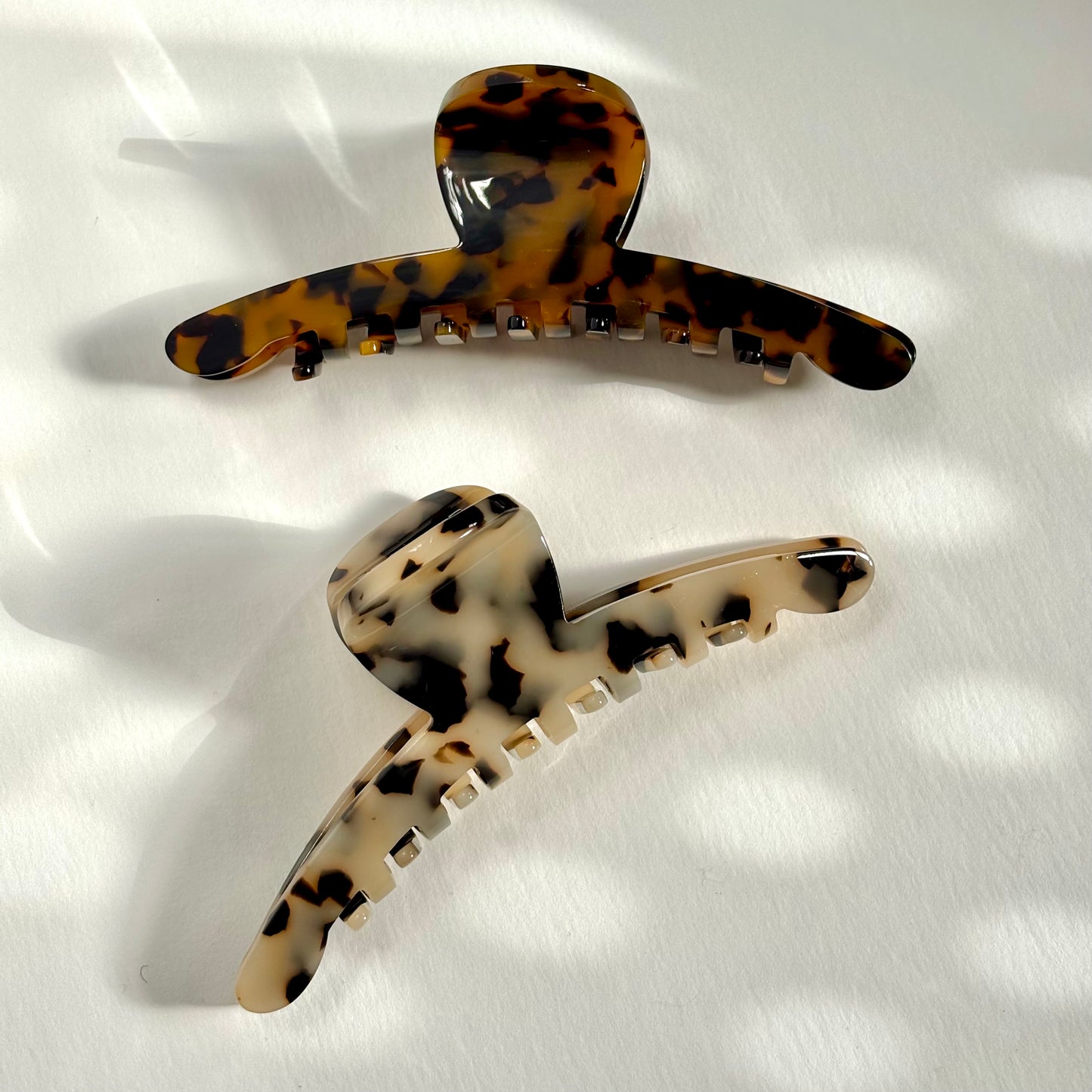 Large rounded claw clip