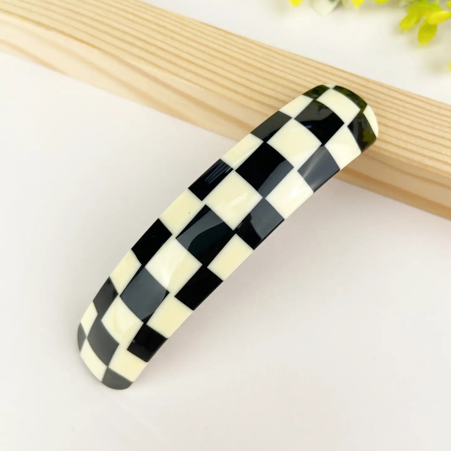 Single crescent hairclip