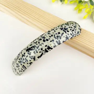 Single crescent hairclip