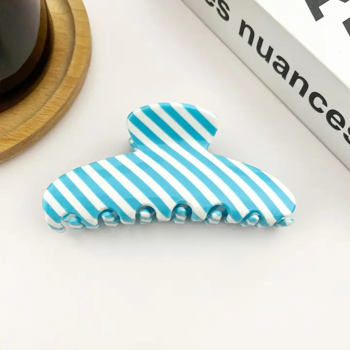 Diagonal stripe claw clip
