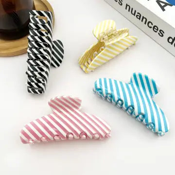 Diagonal stripe claw clip