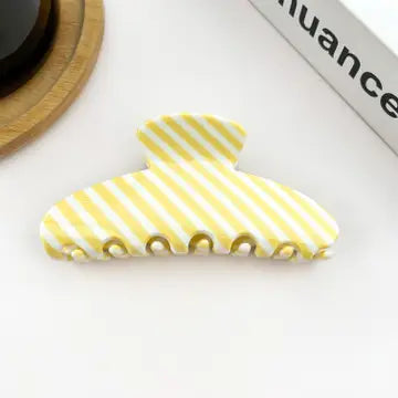 Diagonal stripe claw clip