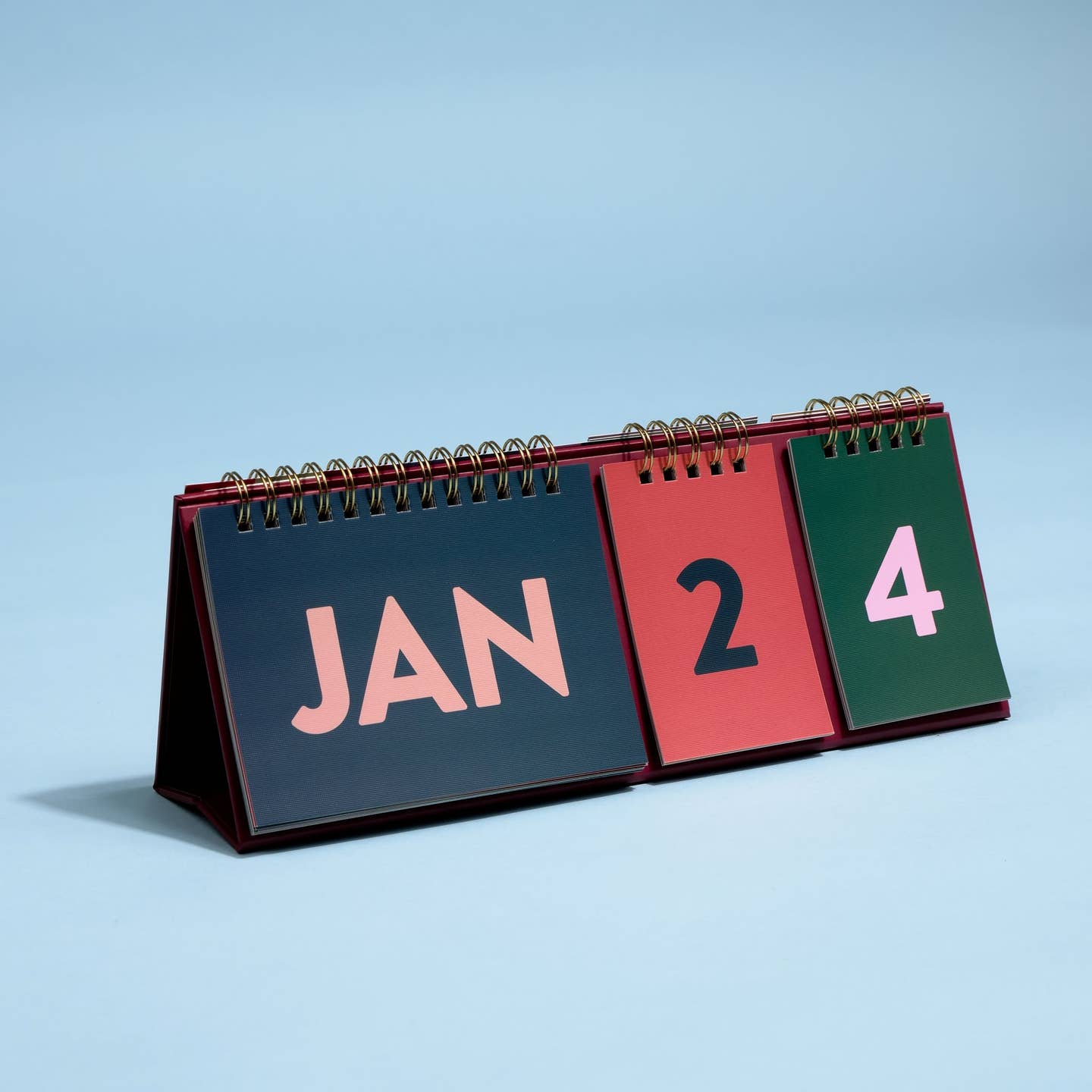 Perpetual desk calendar