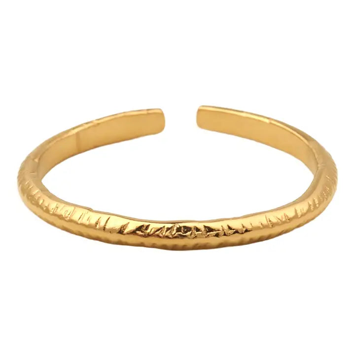 Fineline hammered adjustable ring