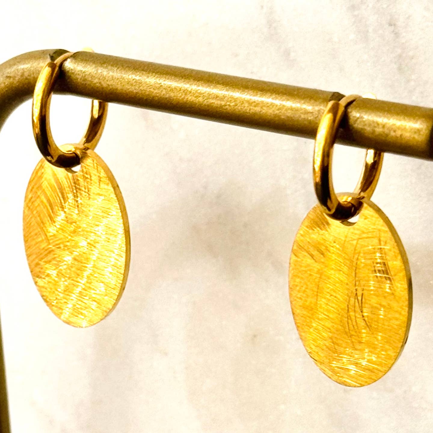 Ellipse form hoop earrings