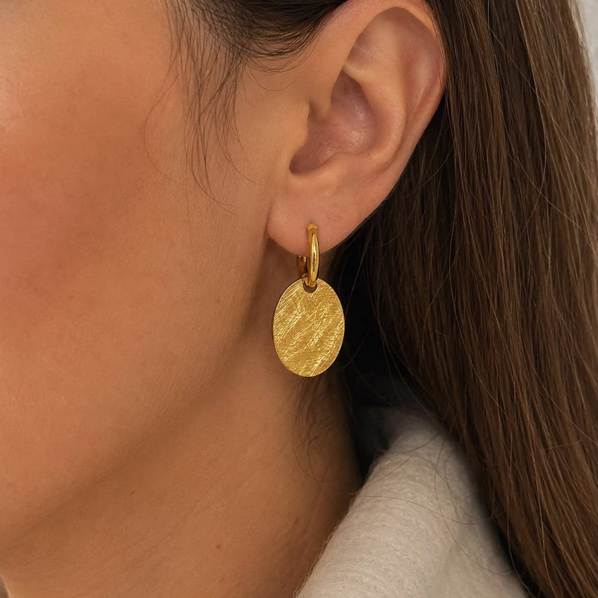 Ellipse form hoop earrings