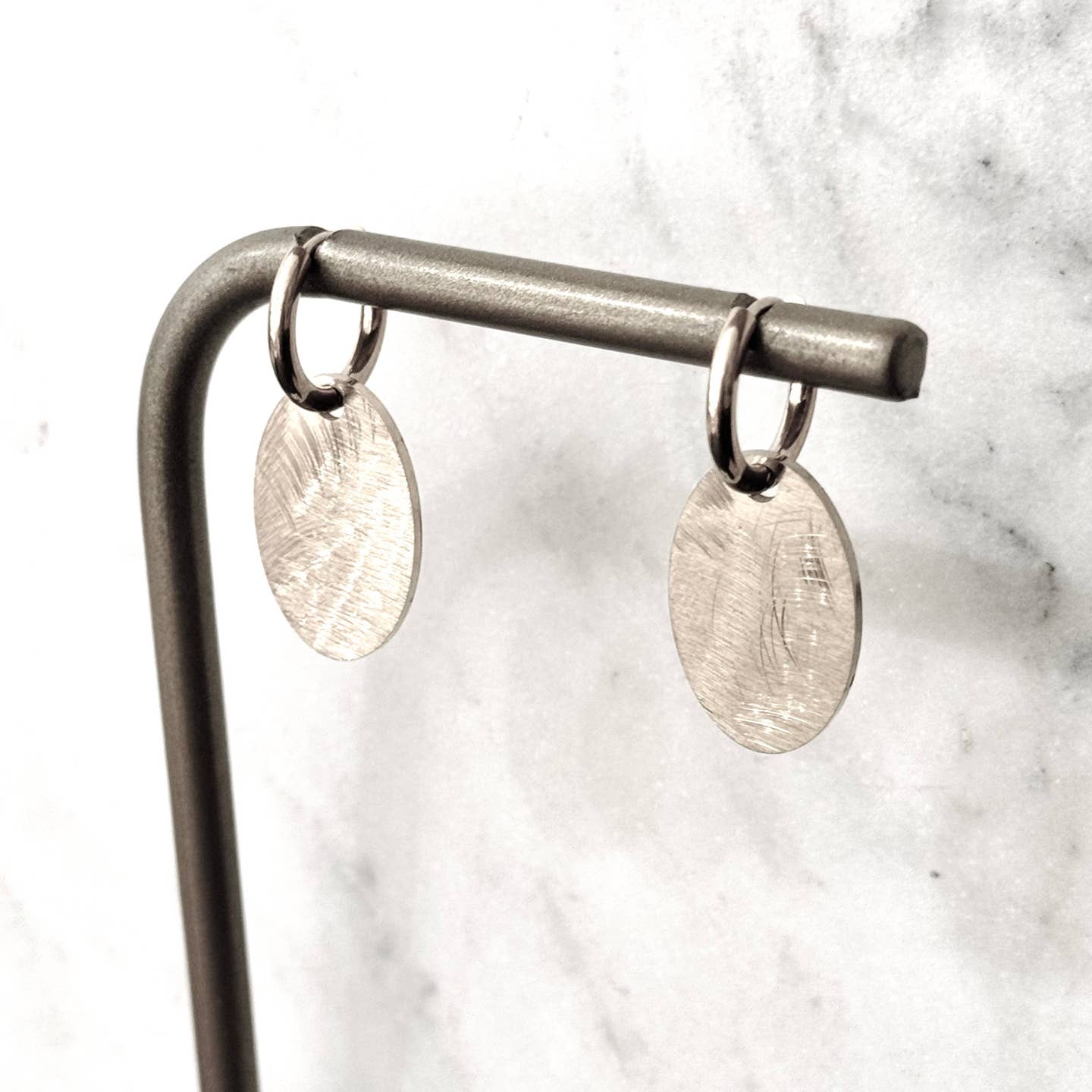Ellipse form hoop earrings