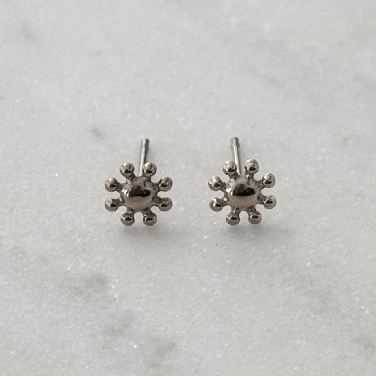 Splash stud earrings
