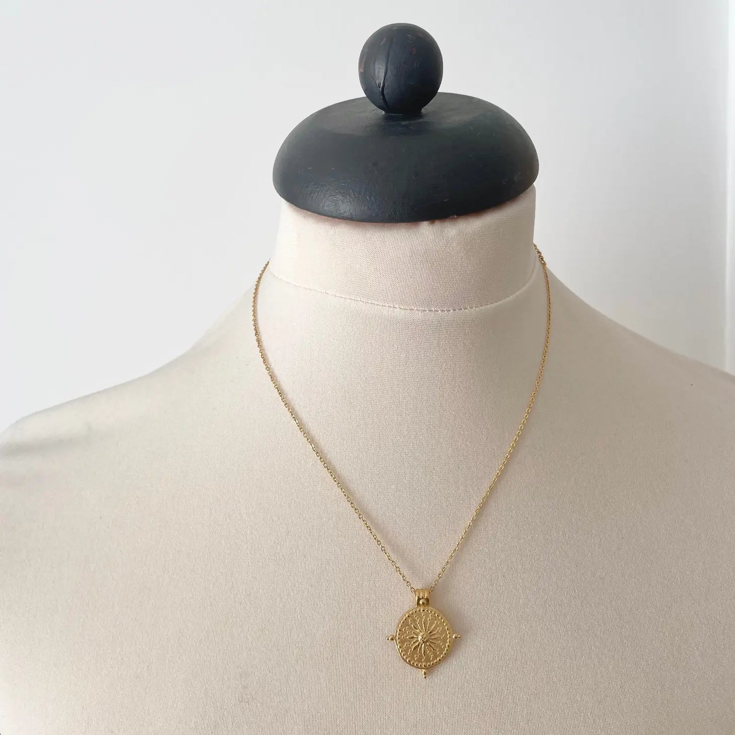 Coin pendant necklace